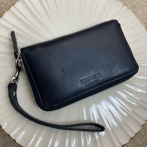SHINOLA DETROIT | navy blue leather wristlet wallet